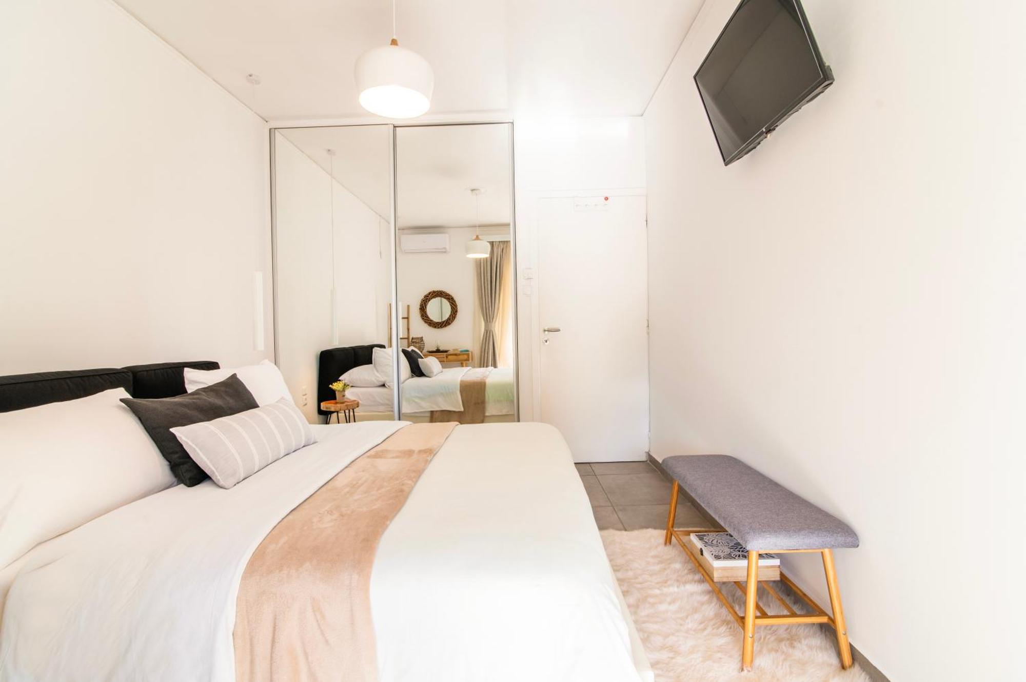 Michael'S Seaside Homely Apartment In Varkiza Exterior foto